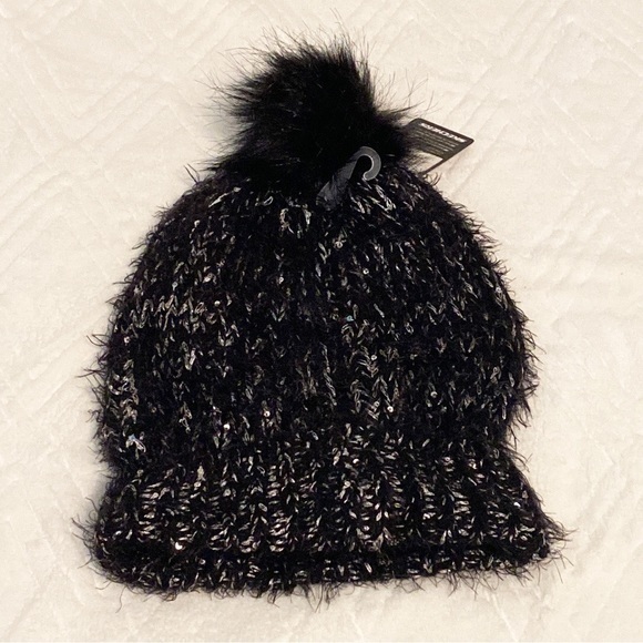 Skechers Accessories - NWT Sketchers soft knit marled pom pom hat